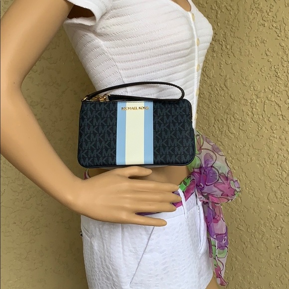 Michael Kors Jet Set Travel Large Top Zip Wristlet - Picture 4 of 16